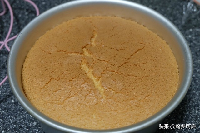 如何用鸡蛋和面粉做最简单的蛋糕,鸡蛋面粉和白砂糖做蛋糕不用牛奶