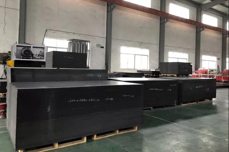 利用竹炭做成的板材，外表虽“其貌不扬”但功效“小清新”