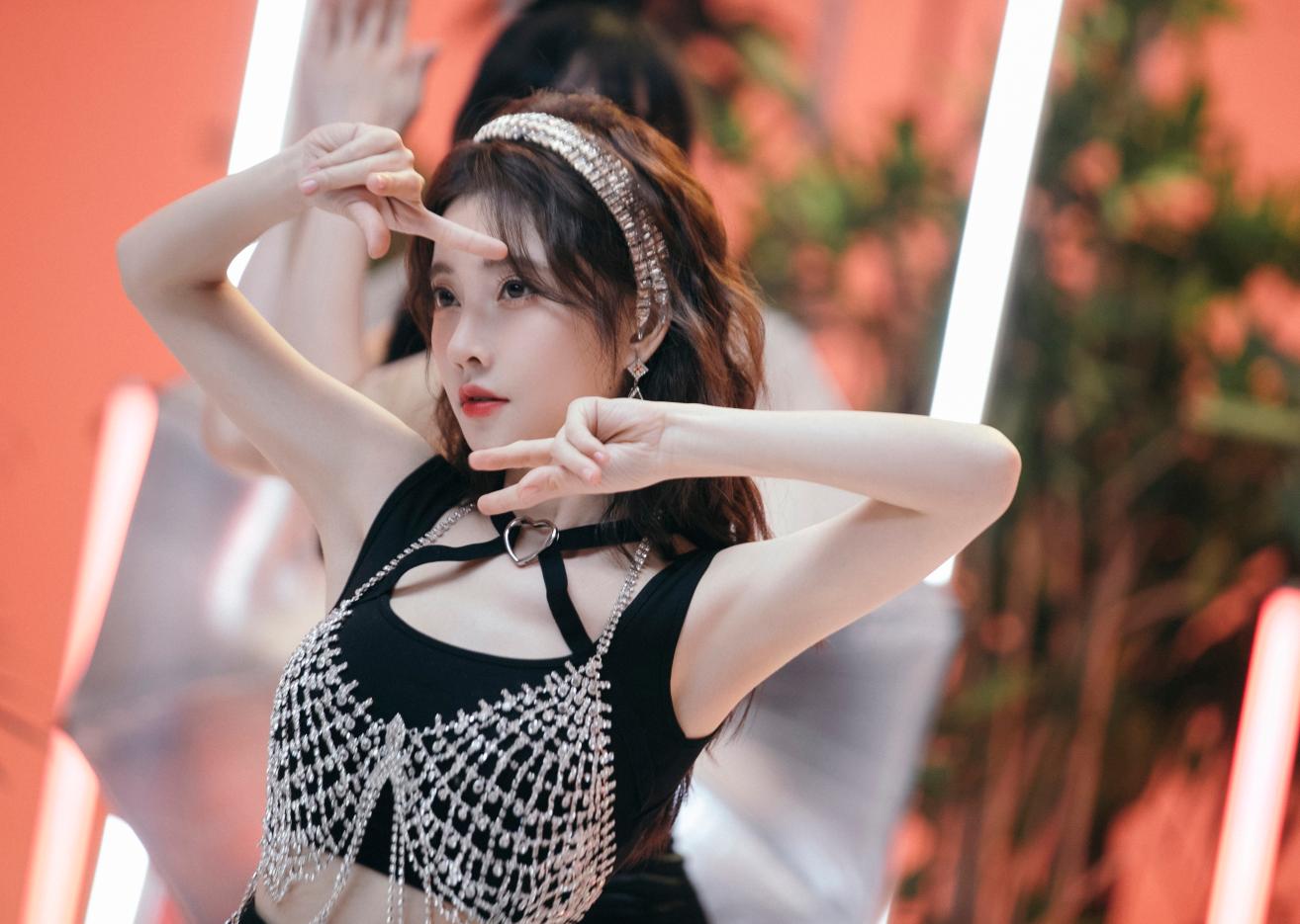 冯提莫新现场唱歌视频,冯提莫新歌说唱