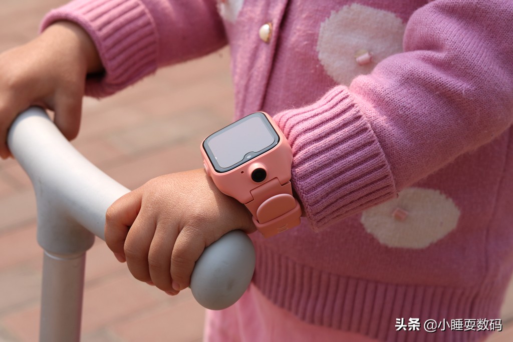 小米推出米兔儿童学习手表4,功能强大到没朋友,899元值得买吗?