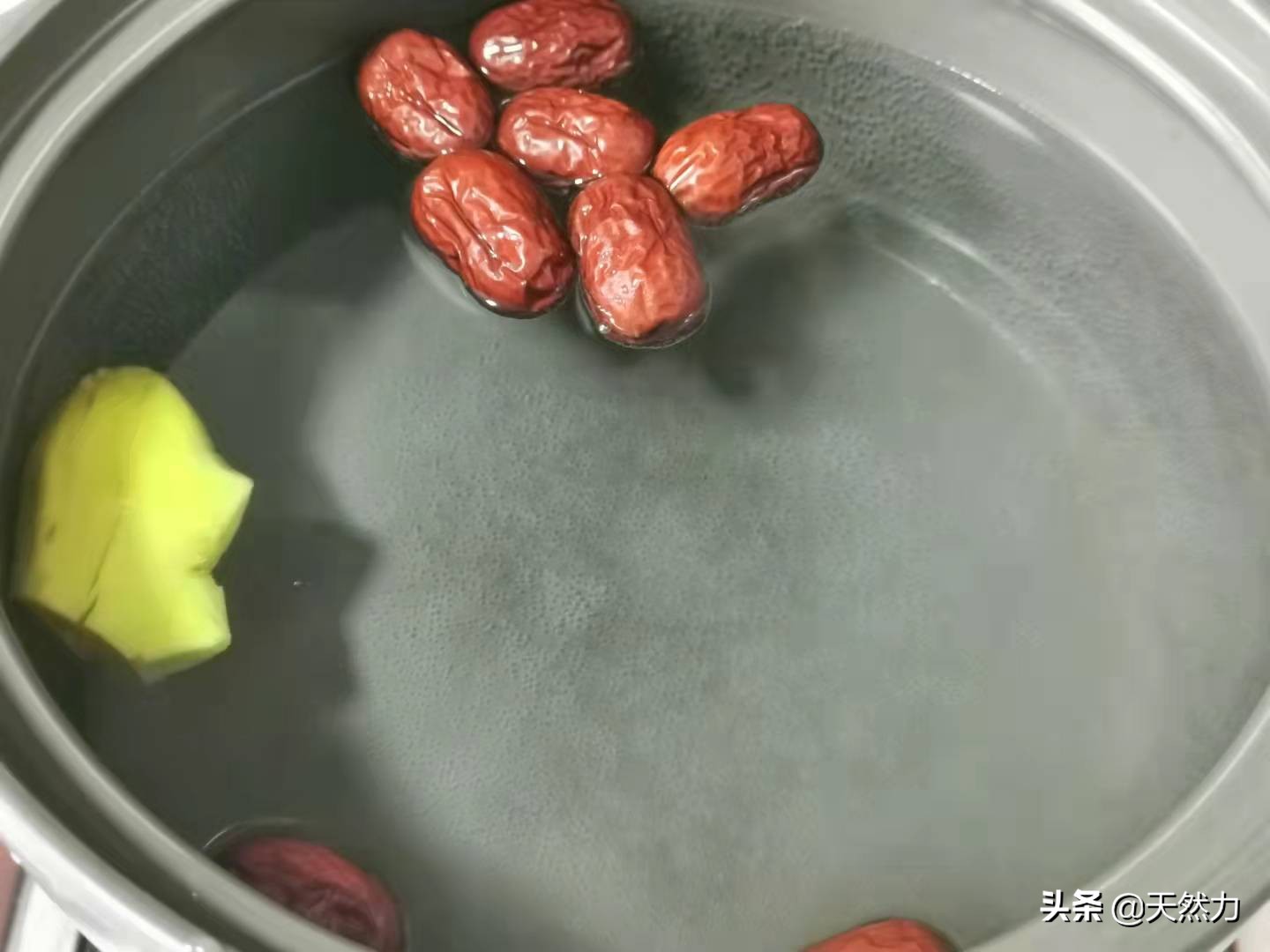 广东板栗骨头汤的做法,排骨靓汤家常煲汤大全