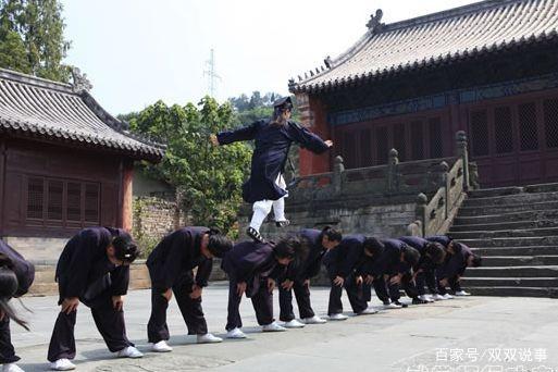 轻功真的能飞檐走壁,当代轻功和以前的轻功