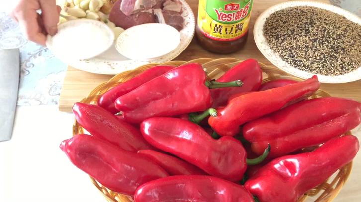 自制辣椒酱的简单做法配方,如何自制辣椒酱最简单的做法