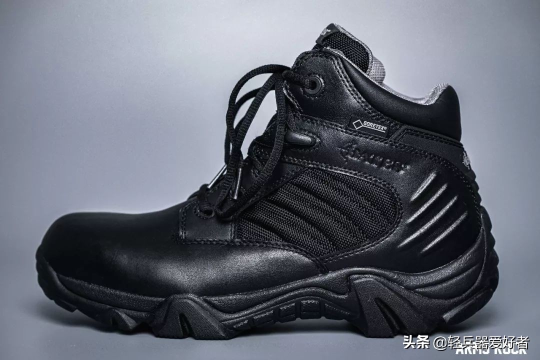 穿什么鞋更好的保护脚,军靴既能透气又能防水吗