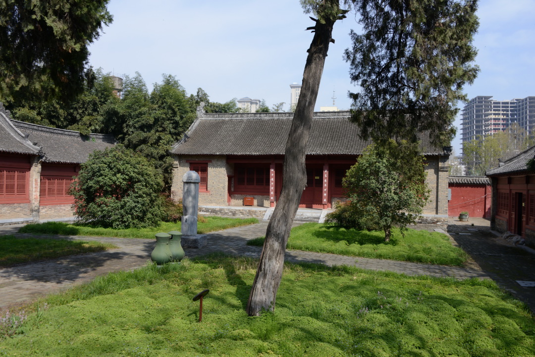 南阳诸葛书院,南阳卧龙岗诸葛书院