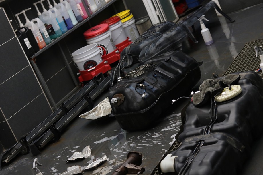 怪兽修车:修复一辆09款中东版丰田霸道,最终旧车变新车