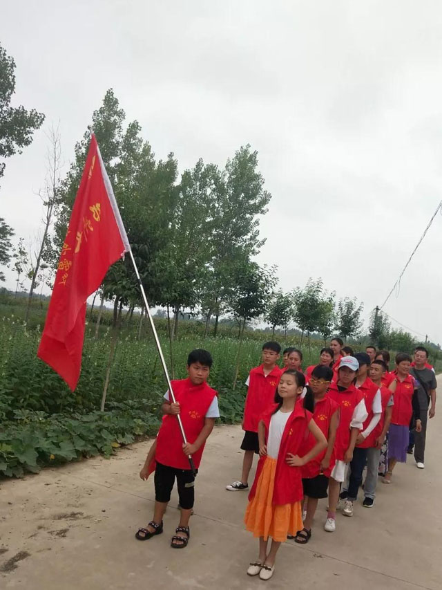 带上爱,再出发!邓州义工雷锋营连续六年帮扶的小张燕考上二高了