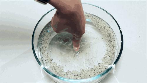 这位妈妈太厉害了！仅靠5个简单的水实验，就把哭闹的孩子哄好！