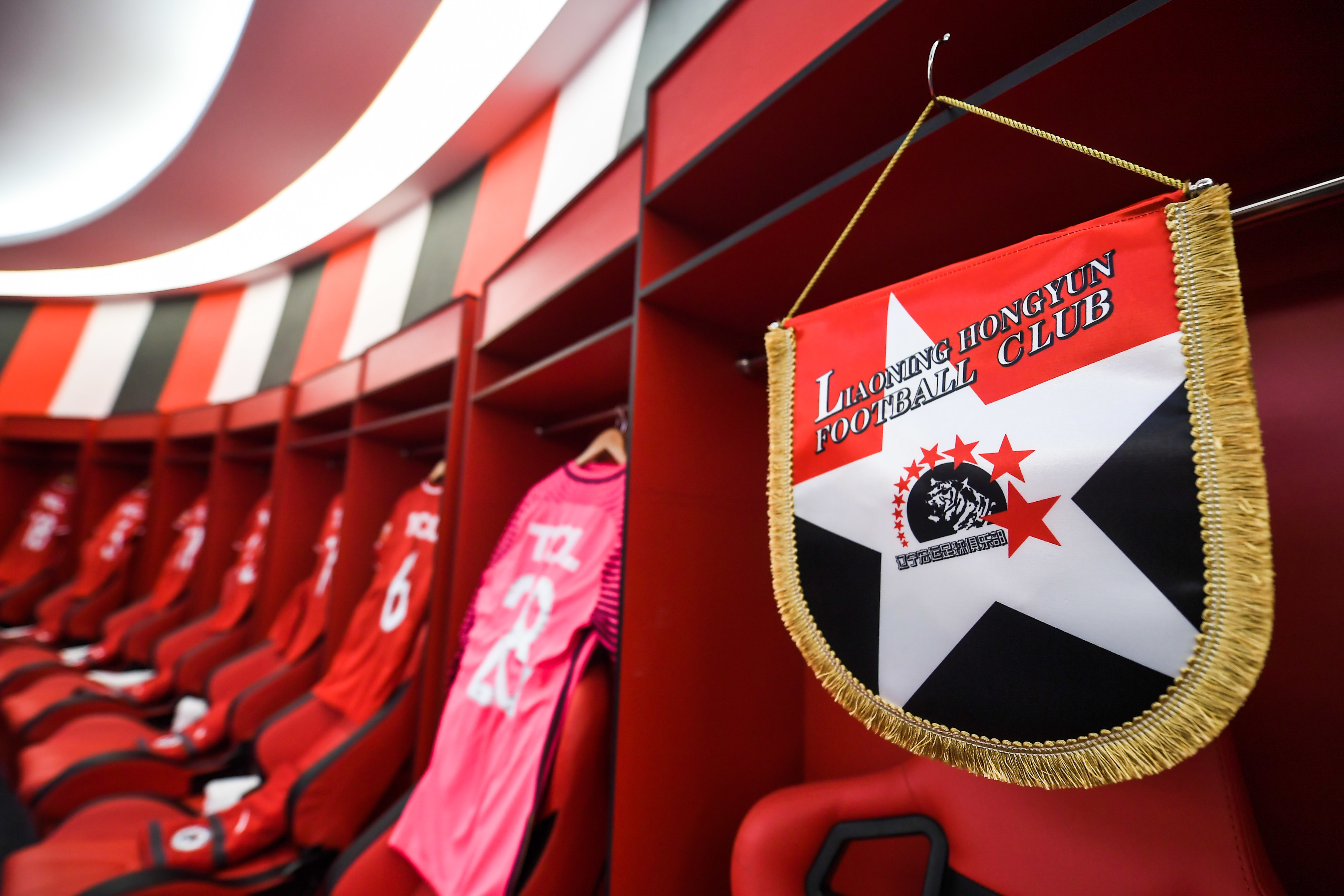 唏嘘！继辽宁女篮后，67年历史的十冠王辽足无法解决欠薪恐散伙