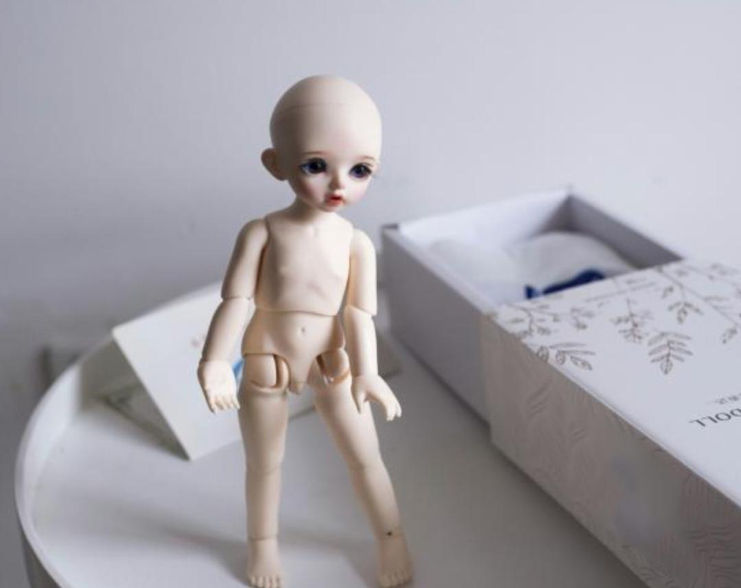 领养、整容、出道，娃圈是如何“鸡娃”的