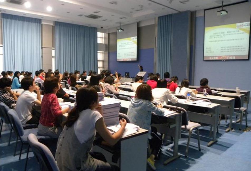 考公培训班一万块钱可以报吗,考公补习班一般收多少钱