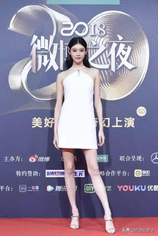 一周造型不重样,一周穿搭封面设计横屏