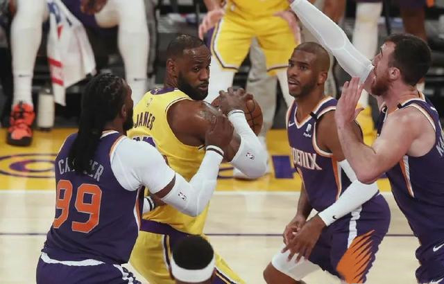 湖人2比0后詹姆斯评价库兹马,库兹马被詹姆斯抱怨