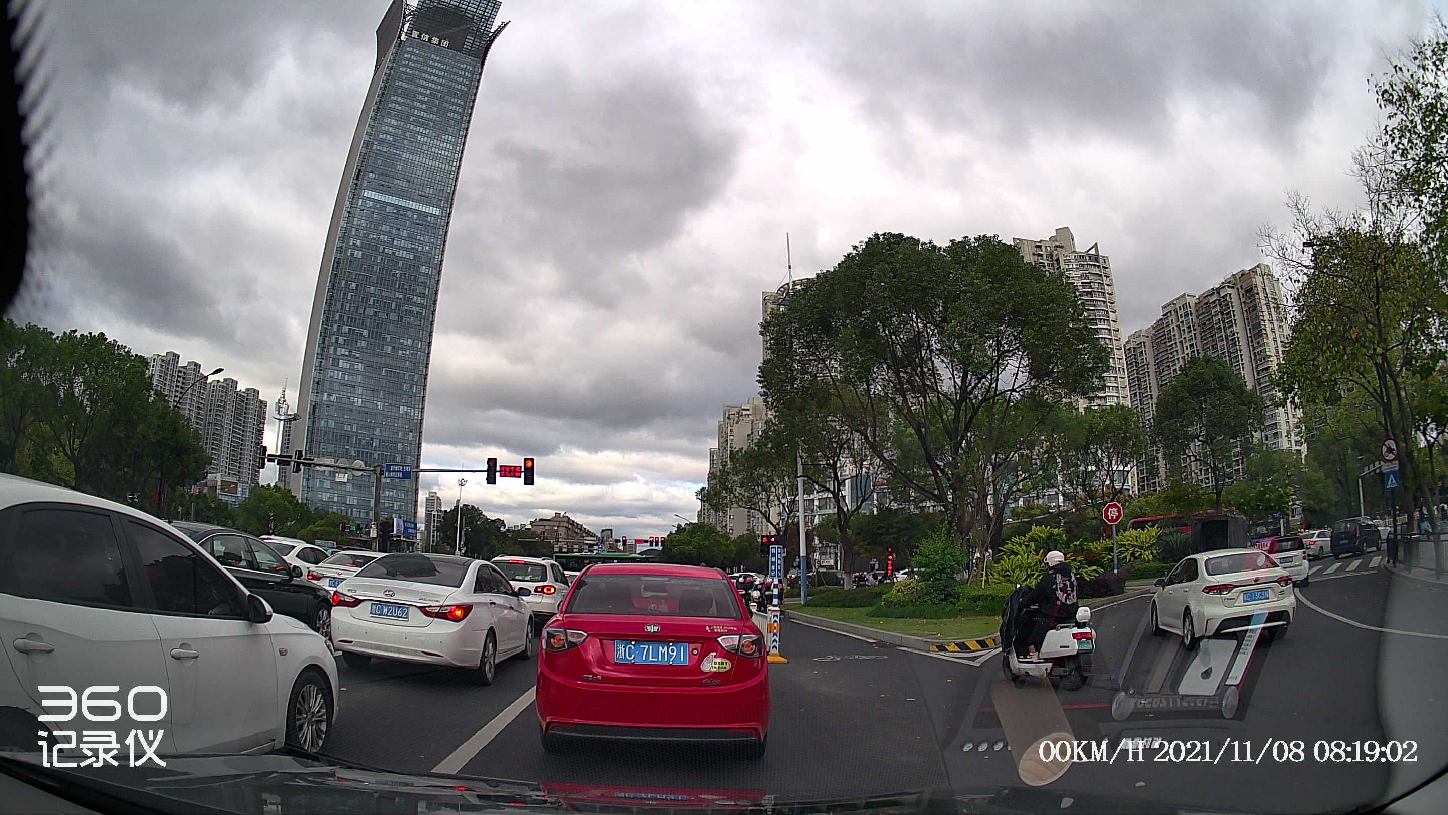 360k680行车记录仪多少钱,360k680行车记录仪可以手机联网