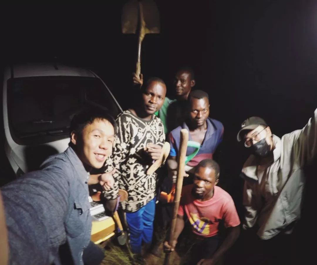 95后开着五菱环游世界,95后开面包车环游世界