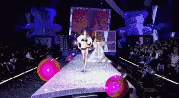 利马超模近期走秀身材,超模利马走台