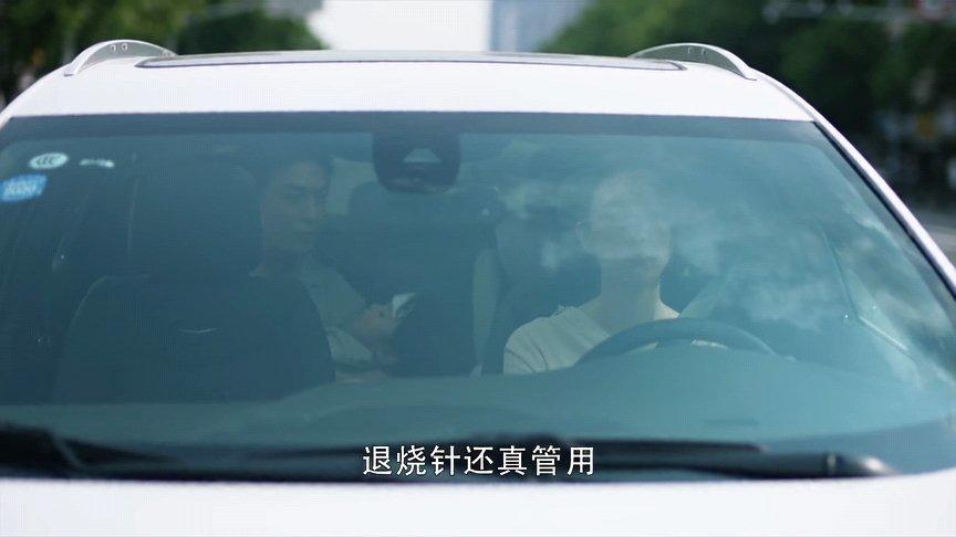 退热贴贴额头并不是最佳方案,高烧急救退热贴如何使用