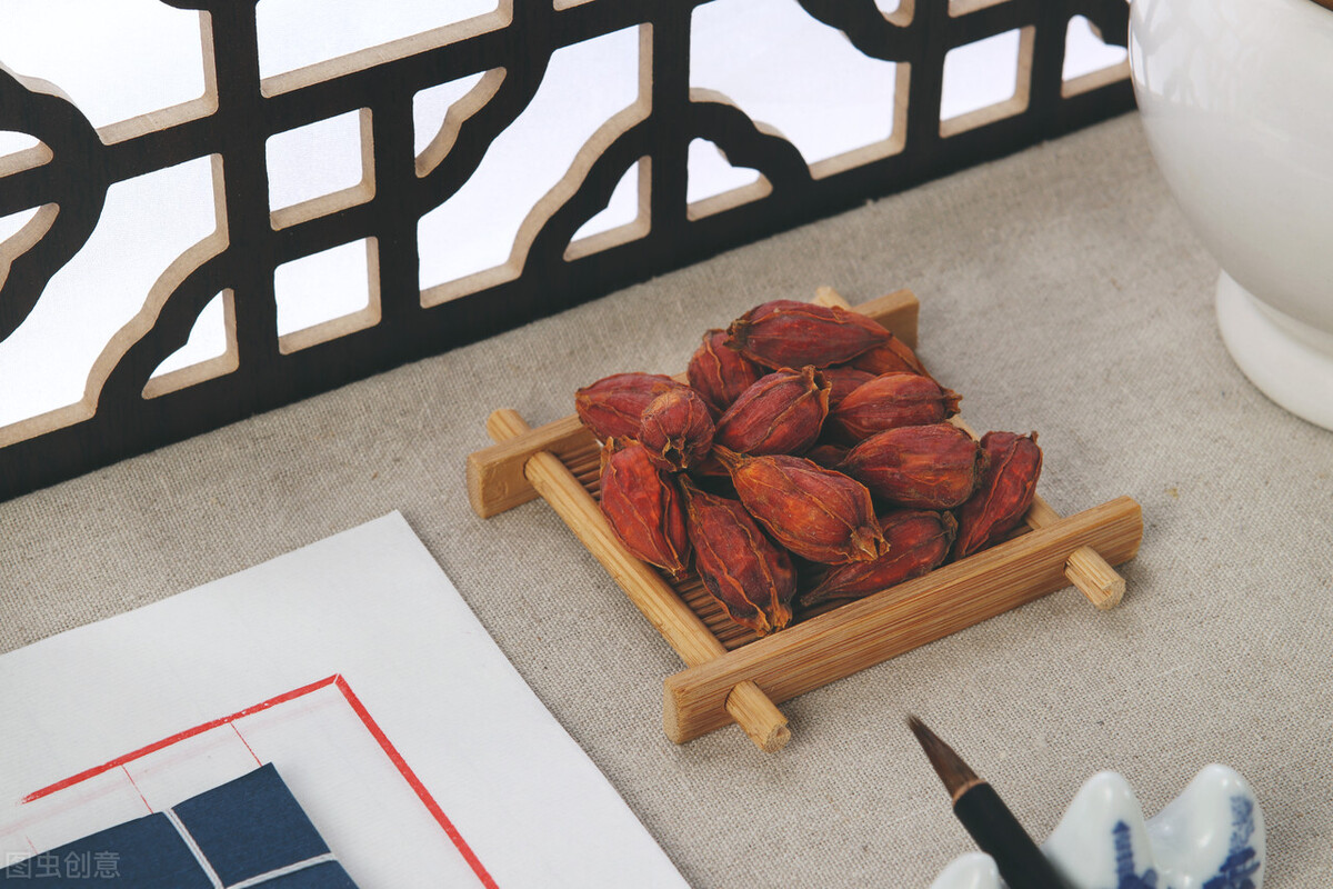 牙龈肿痛嘴角生疮吃什么中成药,牙龈肿痛口舌生疮哪里有火