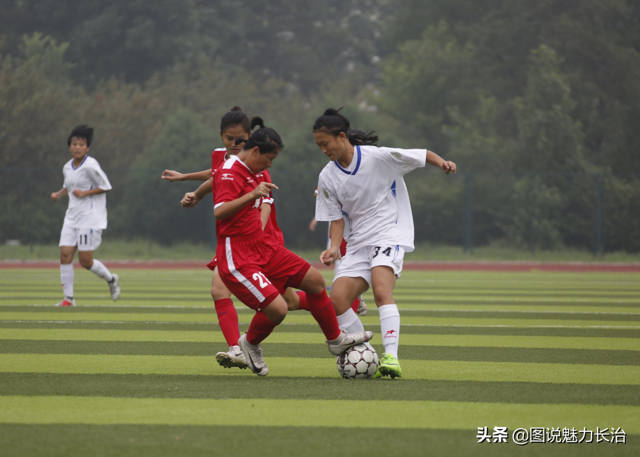 足球球员受伤瞬间,盘点足球比赛上的精彩瞬间