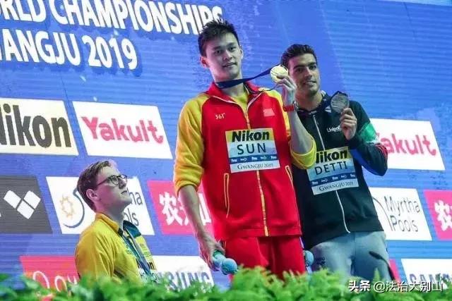 什么是国徽照片,什么是国徽徽章素材