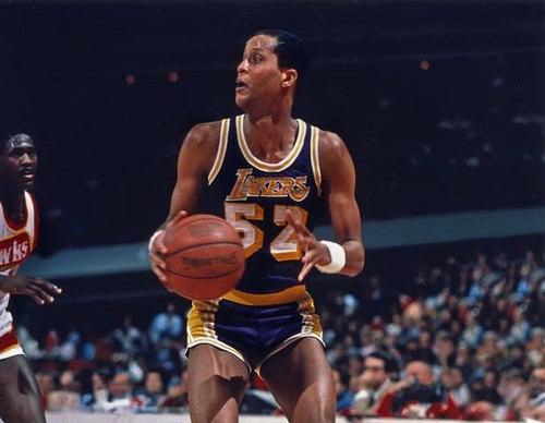 费舍尔湖人队退役球衣,湖人队什么时候退役加索尔球衣