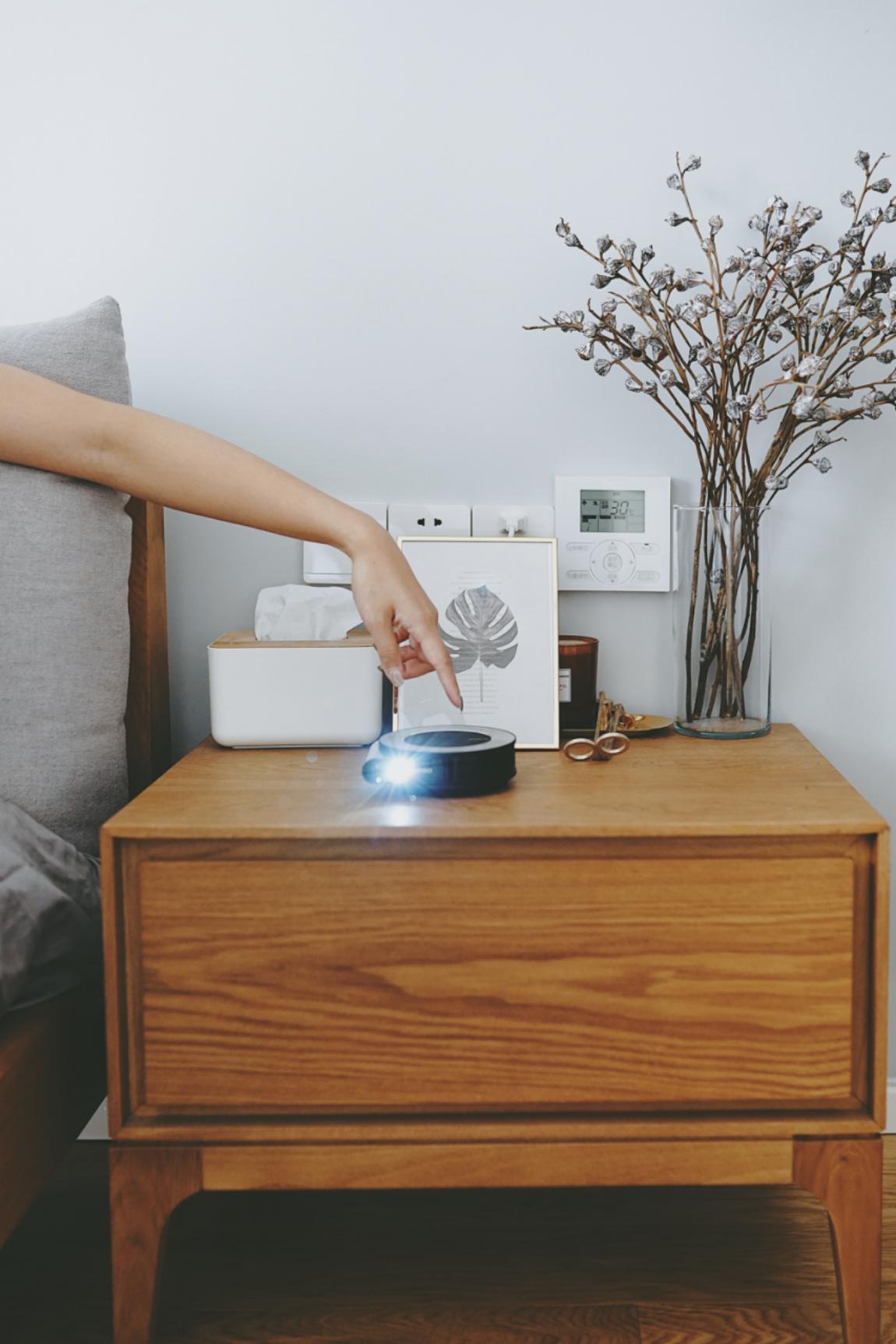 坚果微果迷你投影,世界上最大的触屏手机