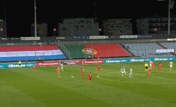 c罗越位阻挡门将发球,c罗越位被吹