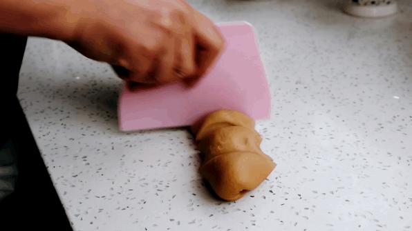 一碗面粉一种糖，教你做家庭版“红糖肚脐饼”，甜而不腻焦香酥脆