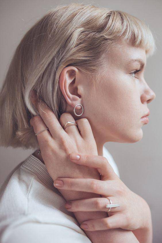 一直在美白却越来越黑的原因,为什么用了美白精华反而黑了