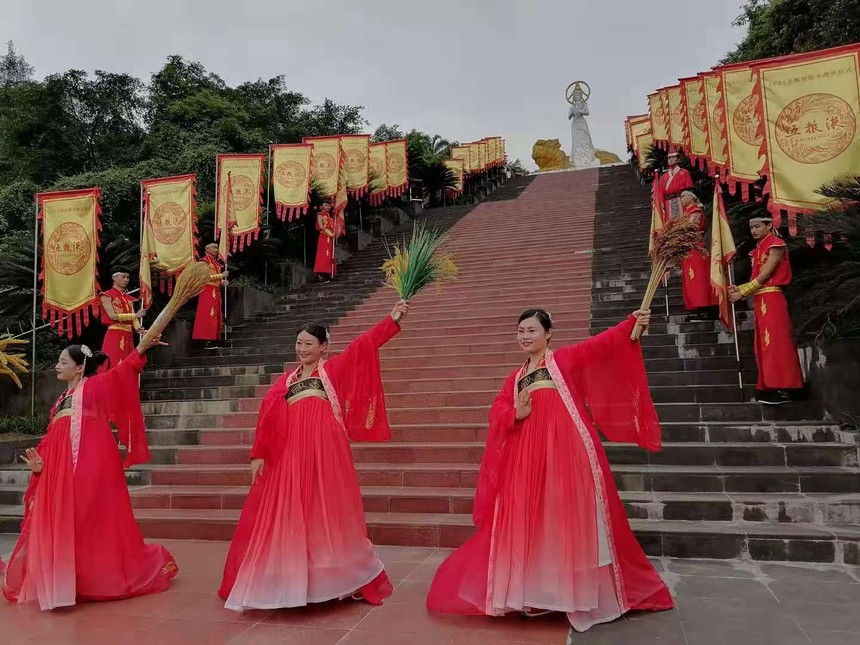 “名酒+名烟”的生动实践——兰州同利公司五粮液文化之旅侧记