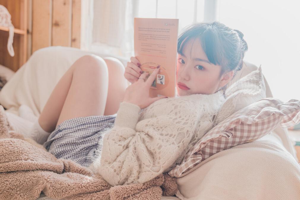 故事：她本是替室友追男神，谁知男神步步紧逼，要变成她的理想型