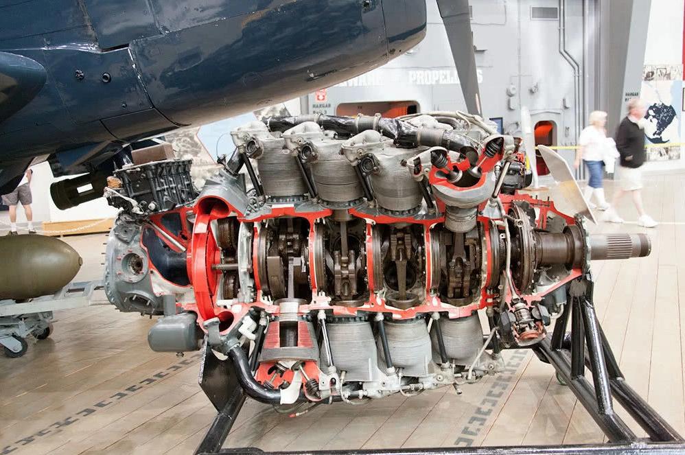 重量级拳击手,侧风下也能在航母上安全着陆,终成末代螺旋桨战机