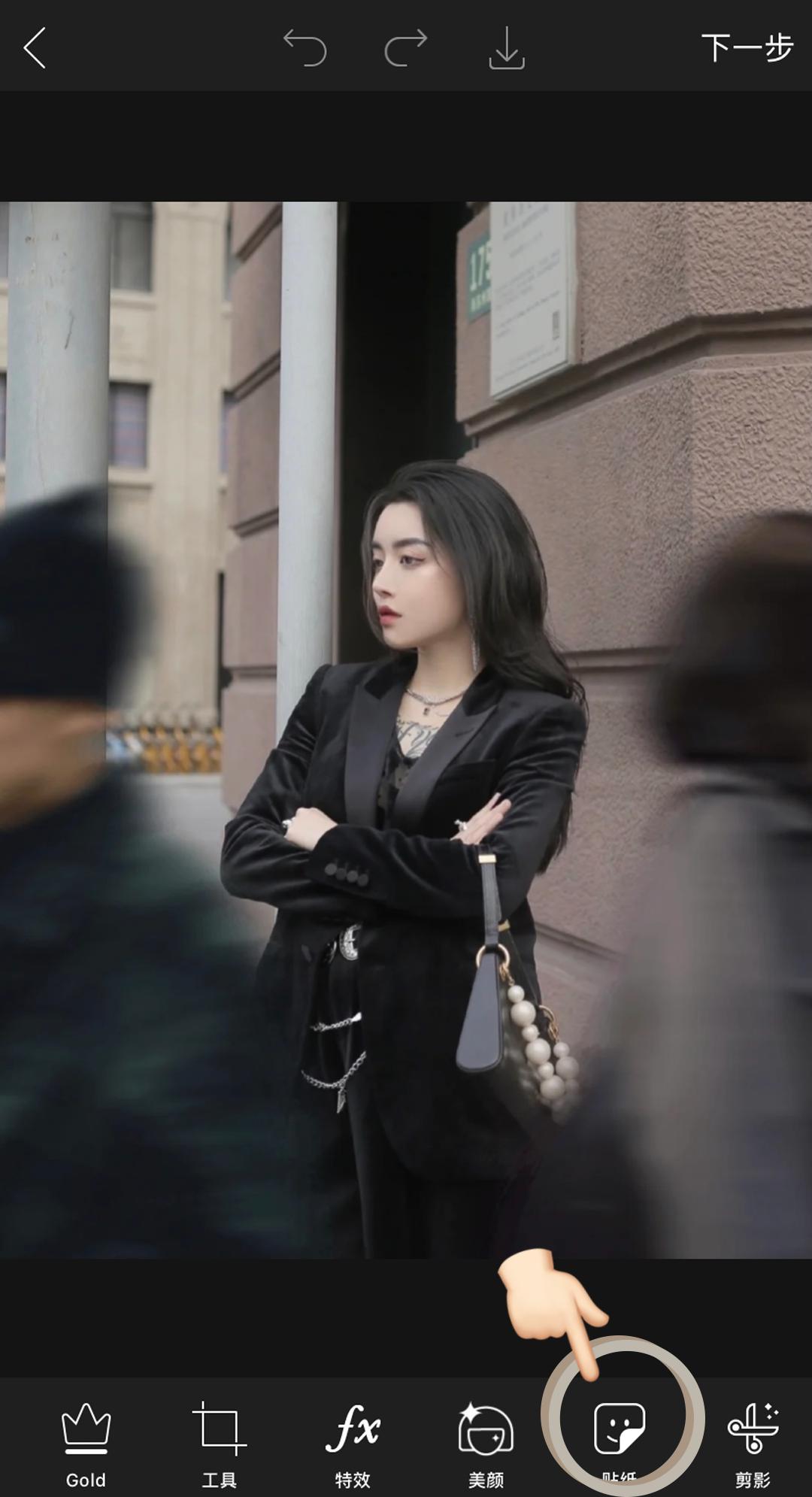 这样拍照发朋友圈的女生，也太“婊”了