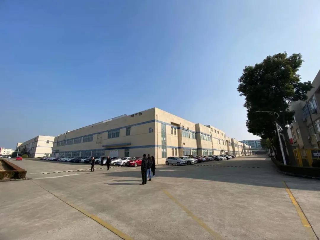 代理冠生园、大白兔等，年销数亿，乐业贸易线上线下的“打*论法**”