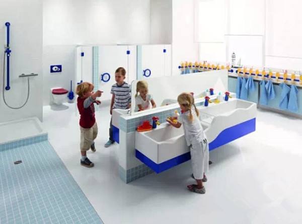 6岁孩子在学校不敢上厕所,7岁女童不停上厕所