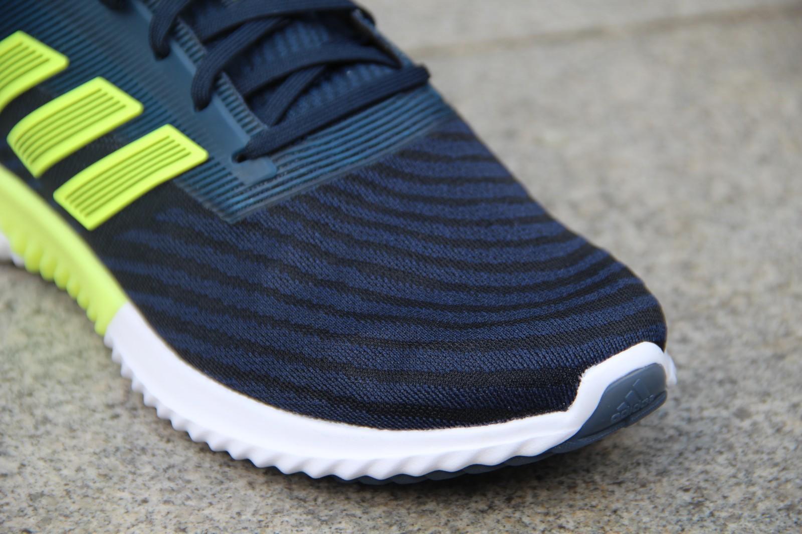 adidas清风跑鞋最新款,阿迪清风跑鞋讲解