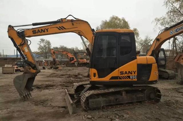 想花十万块钱买一台挖掘机,十万左右的挖掘机