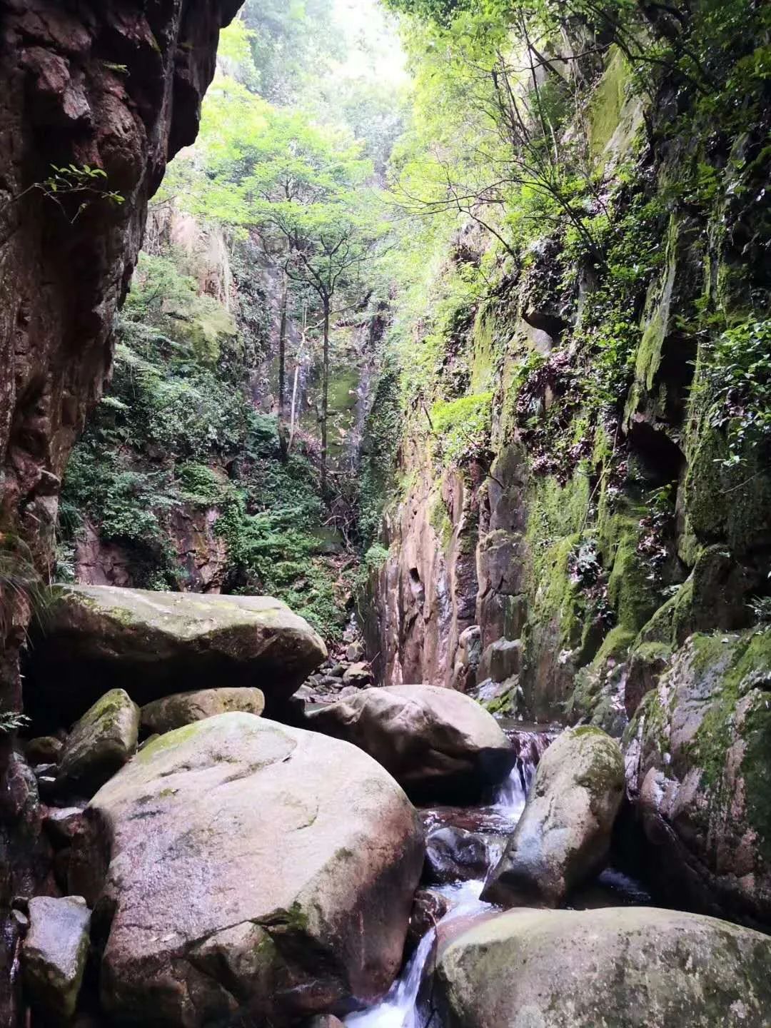 池州藏最新原生态避暑地，荷花海石海瀑布禅寺，不知名无门票却美