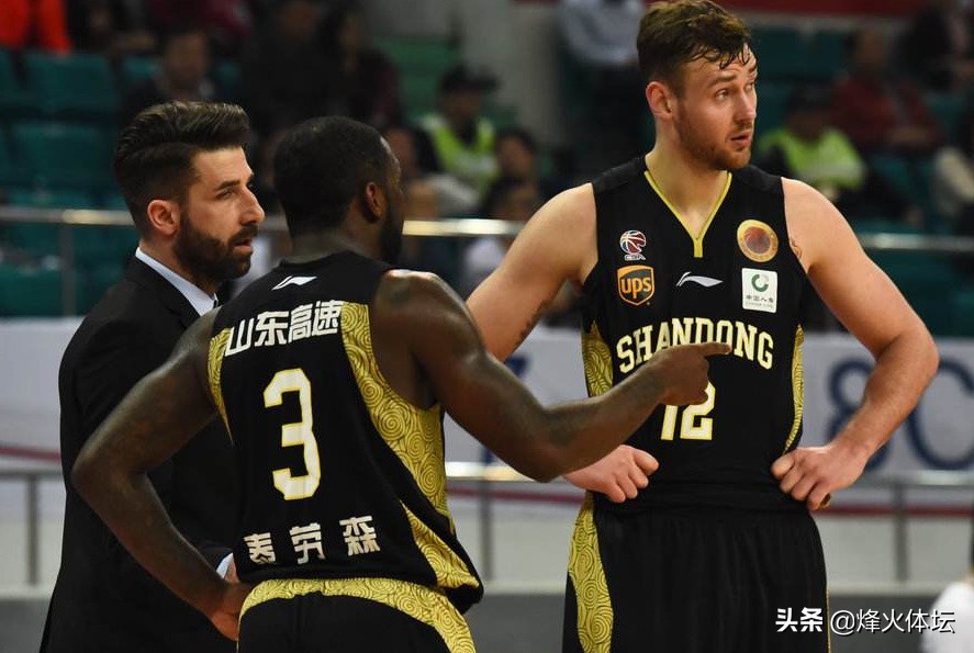 巩晓彬怒怼球员打球这种痛苦,巩晓彬现在最新状况