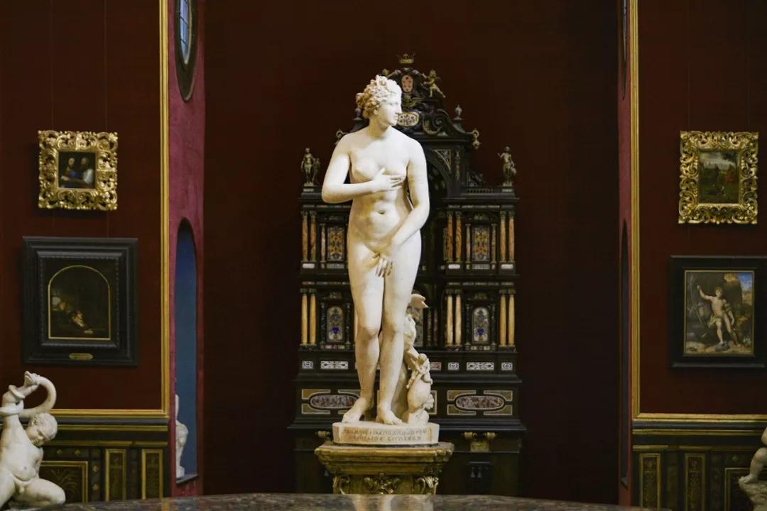 他捐了1000多亿文物,他捐给中国上千亿文物