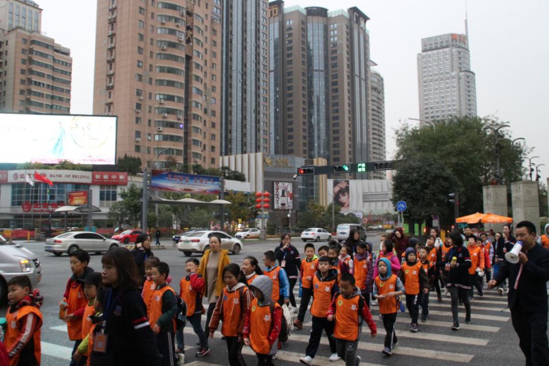 绫虫仼鍥介檯,绫虫仼鍥介檯鑻辫