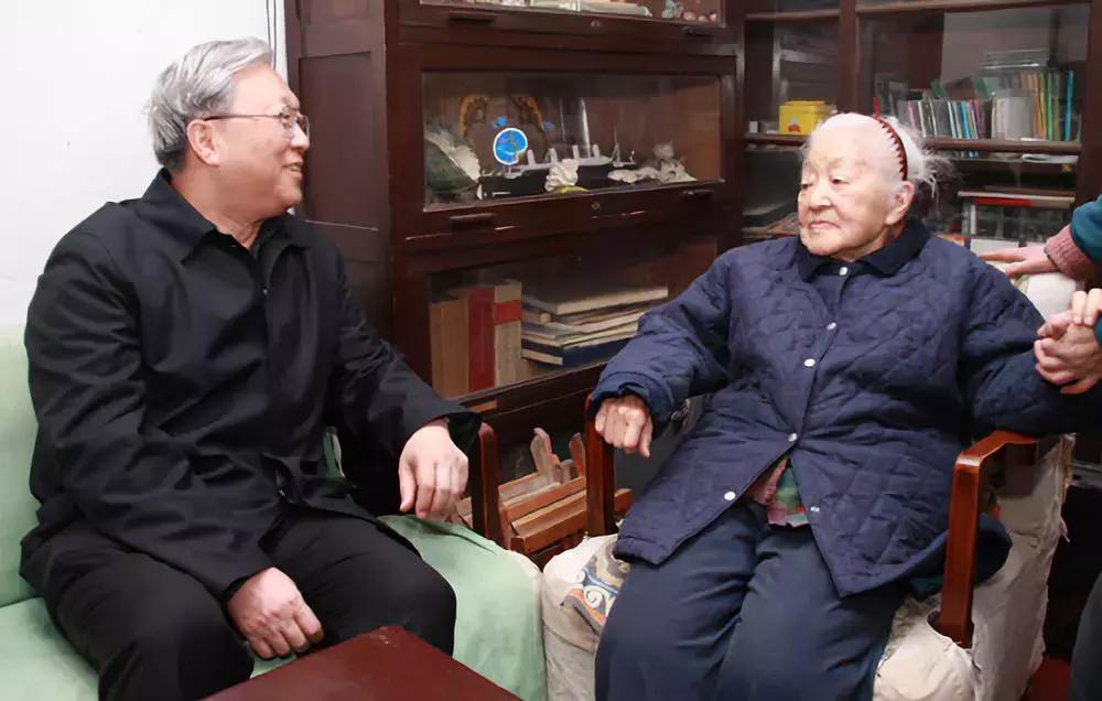 特朗普女儿生活照曝光,终于明白谁是贵族，谁是土豪！