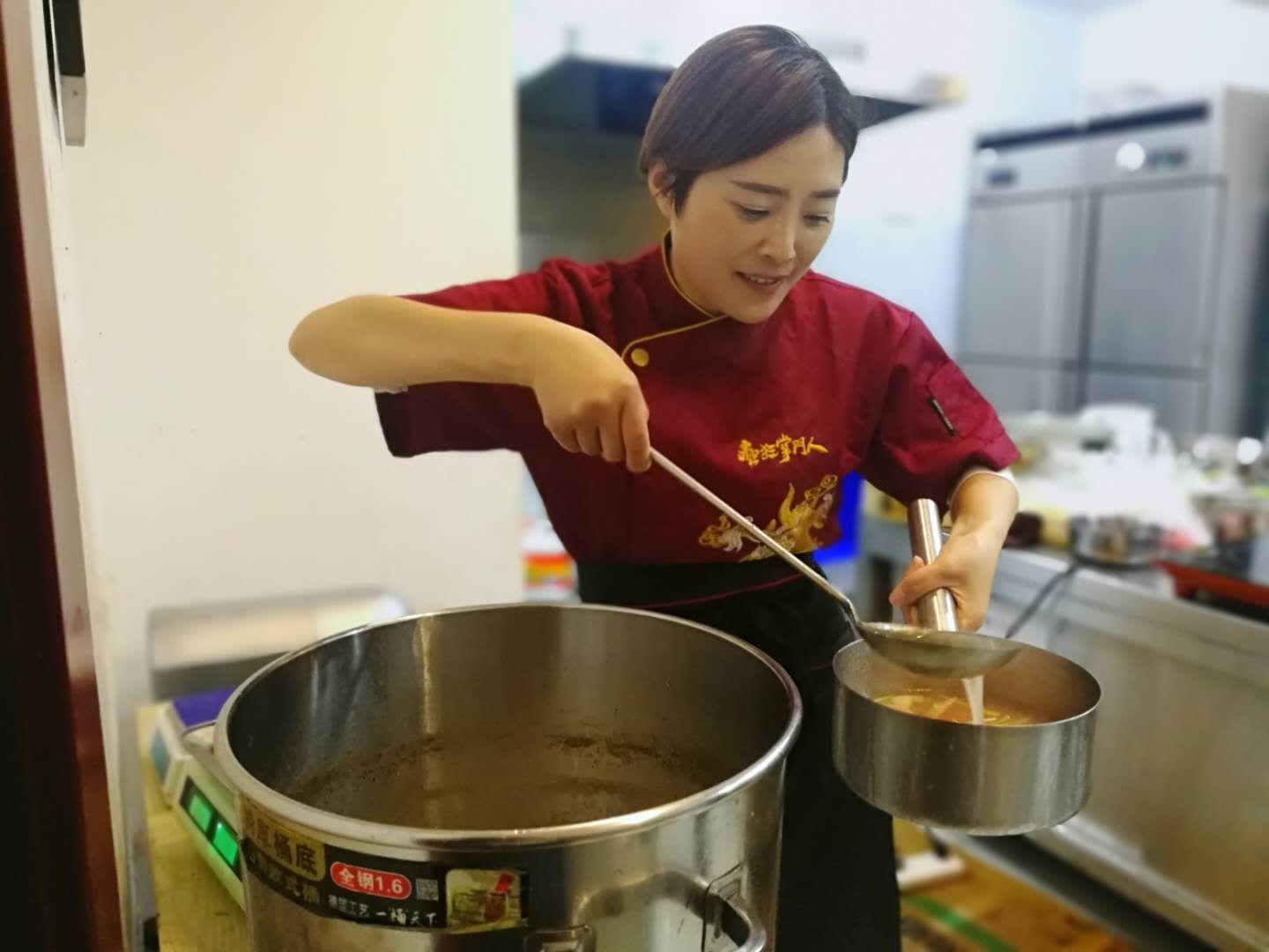 开一家重庆小面如何才能生意火爆,重庆开一家面馆的投入和利润