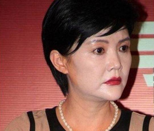 底妆怎么上显得高级,美妆蛋和粉底刷上底妆区别