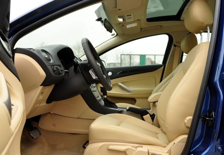 2012上牌的蒙迪欧致胜是哪一款,蒙迪欧致胜好还是七代雅阁好