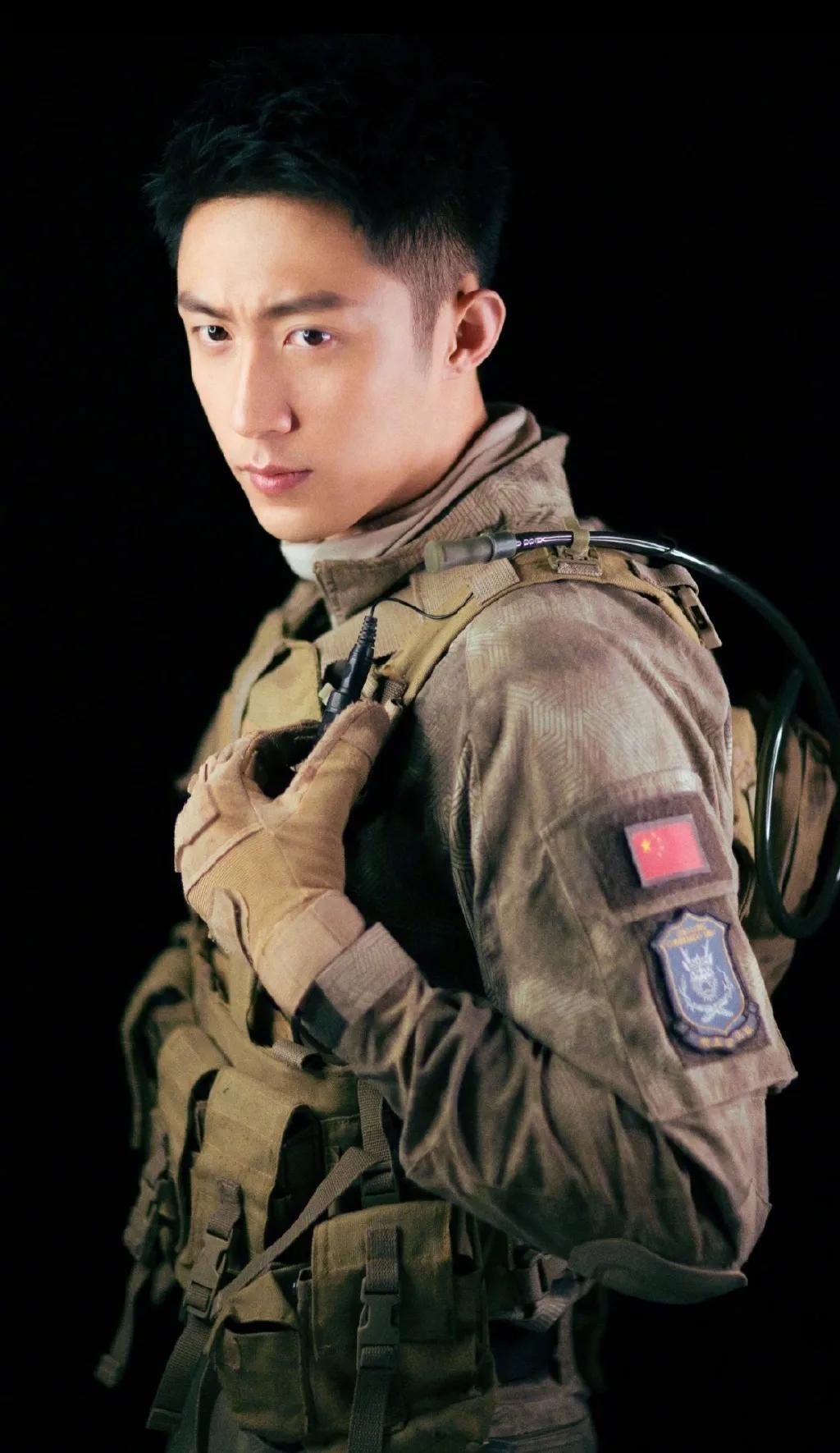 红海行动黄景瑜发布会路透,黄景瑜红海行动时期机场秀