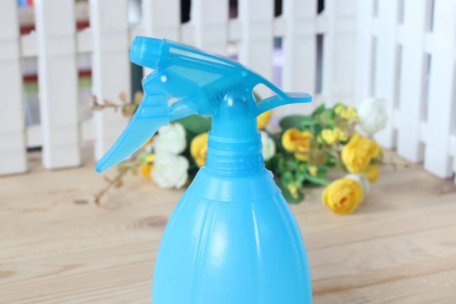 衣服褶皱用吹风机怎么处理,衣服上的褶皱如何用熨斗去除