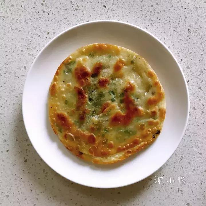 多余的饺子皮、馄饨皮千万不要扔，简单处理一下，秒变美味小吃