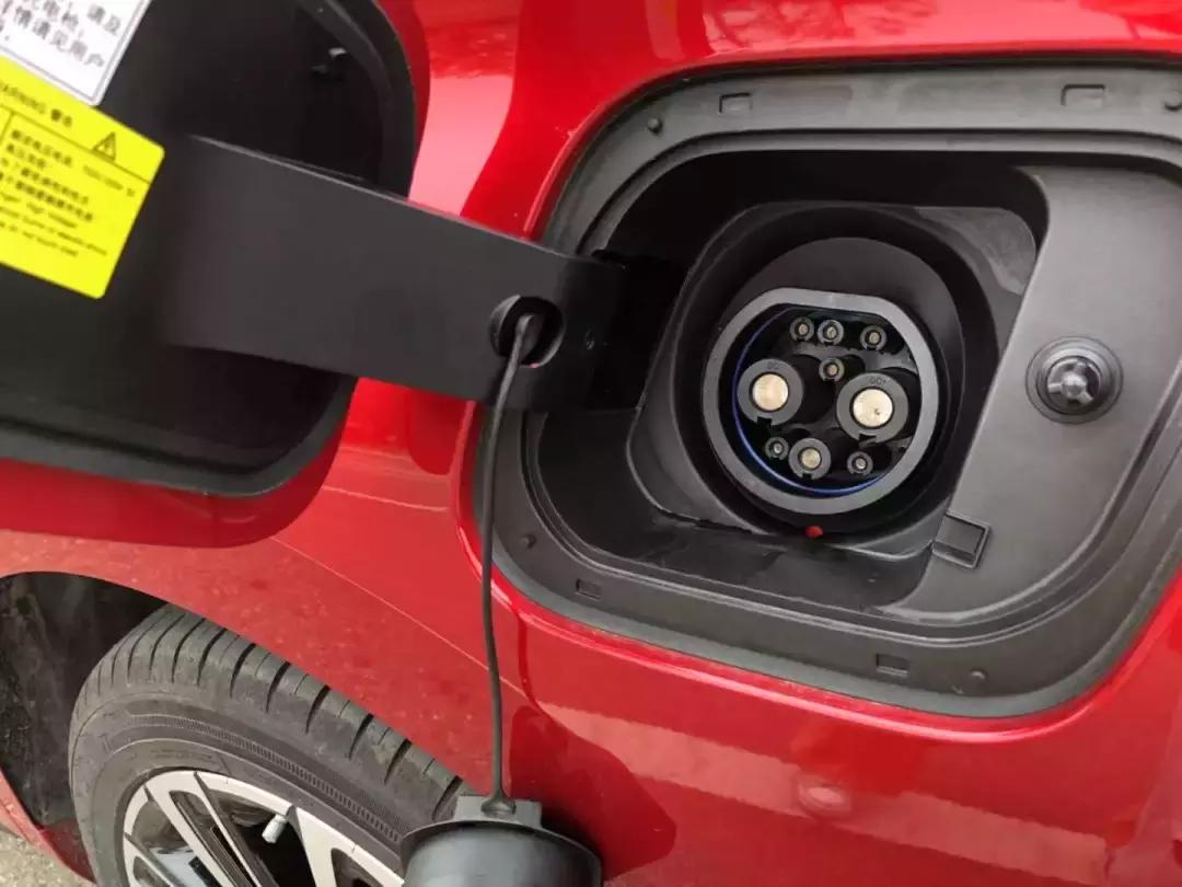 广汽新能源AionS：我不要你觉得，我要我觉得