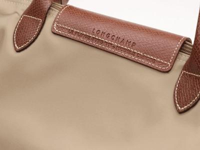 最有权势的德国总理天天背的千元包，这个法国的品牌到底多好用